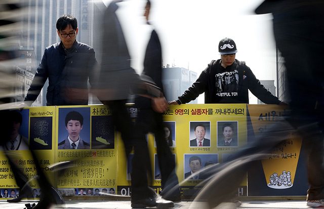 S. Korean ferry victim families scuffle with police