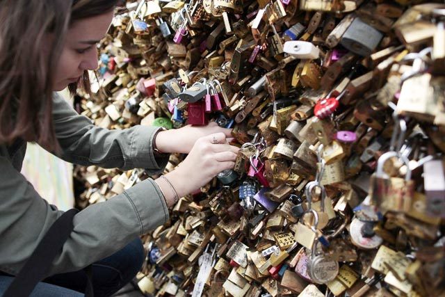 Paris to break hearts with removal of a million ‘love locks’