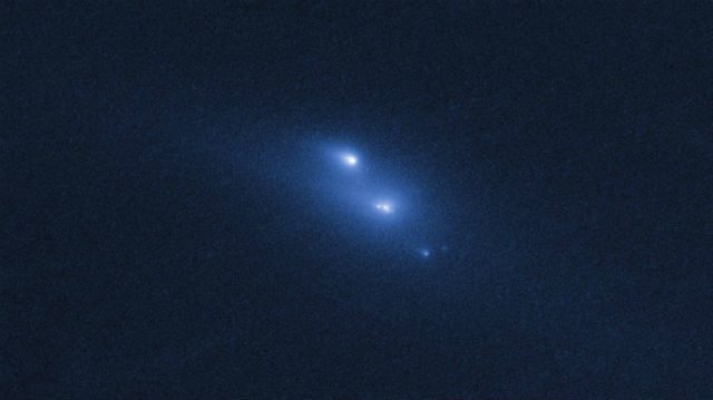 ASTEROID. A handout photo released on March 6, 2014 by ESA shows the NASA/ESA Hubble Space Telescope observations of asteroid P/2013. Photo by ESA/AFP 