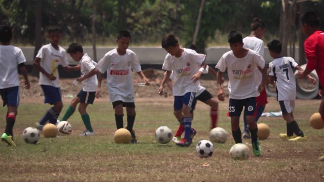 DISCIPLINE. Kids from the Manila teams practice in the marines' football field to prepare for the Football for Peace tournament. 