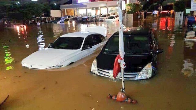 FOTO: Banjir landa sebagian wilayah Jakarta, 39 RW lumpuh