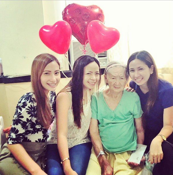 GRANDAUGHTERS. (From left) Vivien, Valerie and Vanessa Gajudo visit their lola at the hospital. Ines has over 50 grandchildren. Photo from Vanessa Gajudo's Instagram Account 