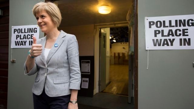 New Scottish leader holds first meeting with Cameron