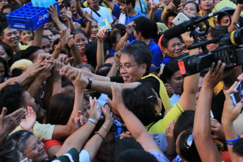 Cebuano supporter on her vote for Roxas: ‘I want continuity’