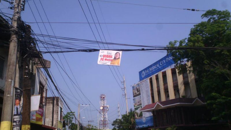 CAMPAIGN MATERIAL. A poster hangs on electrical wires in Dagupan, Pangasinan. Photo by Pangasinan Sienna Menses/Rappler  