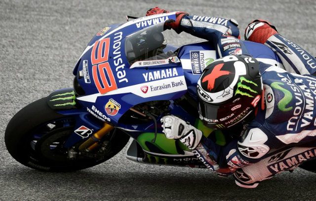 Lorenzo puts heat on Rossi in Malaysian MotoGP practice