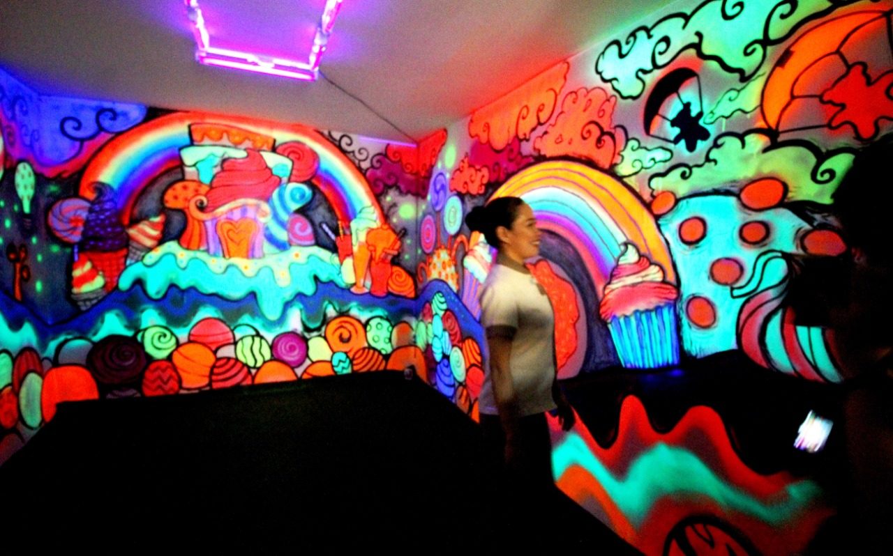NEON FUN. The Dark Light Room is made of walls exhibiting modern neon displays. Photo courtesy of Estancia Mall 