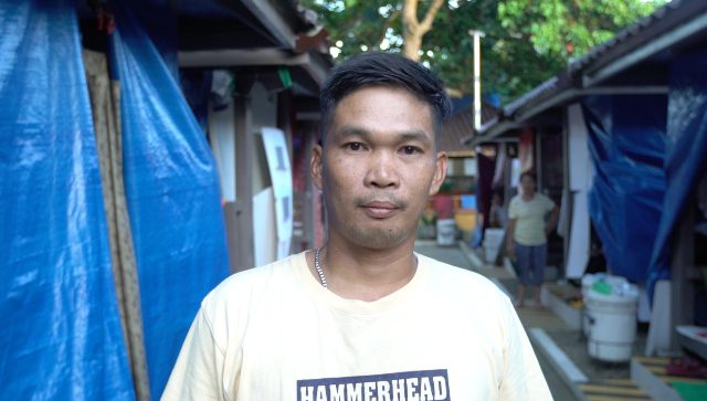 IN NEED. Richard Panganiban, 39, is an evacuee from Laguile, Taal, Batangas. Photo by Franz Lopez/Rappler  