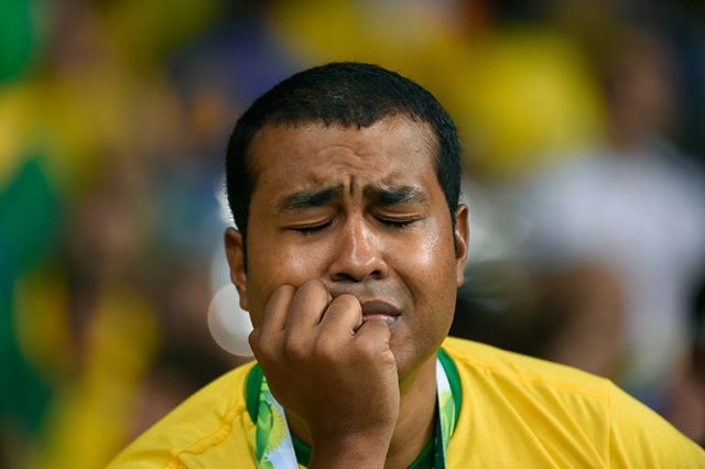 This fan who refuses to accept Brazil's humiliation under Germany's hands (feet). Photo by Fabrice Coffrini/AFP