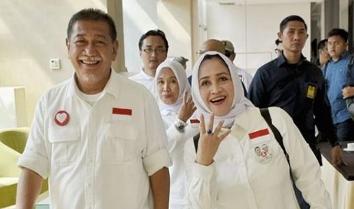 DEDDY. Calon Gubernur Jawa Barat Deddy Mizwar dan istri. Foto instagram @deddy_mizwar 