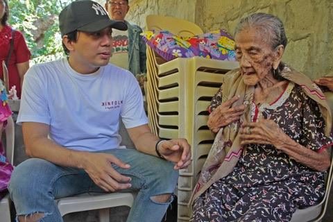 BIRTHDAY WISH. Narvacan Mayor Zuriel Zaragoza visits Lola Emilia Cabotage before her 104th birthday, which falls on May 28, 2017, and asks what her wishes are. 