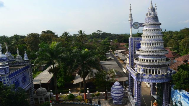 Pemandang menara di gerbang pondok pesantren dari lantai 10. Foto oleh Dyah Ayu Pitaloka 
