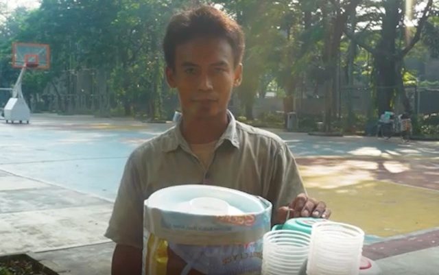 SAKSIKAN: Bertahan hidup sebagai penjaja kopi keliling di Jakarta