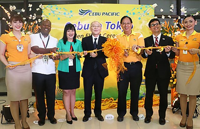 HELLO, TOKYO. The maiden Cebu-Narita flight is sent off by (from left): GMR-Megawide Corporation Chief Executive Advisor Andrew Acquaah-Harrison; Central Visayas Chief Tourism Operations Officer Judy Gabato;  Japan Embassy to the Philippines Counselor Shigeyuki Hirakawa; Cebu Pacific Vice President for Airport Services Jomar Rodriguez; and Japan National Tourism Organization Director Ayumi Takahashi. Photo from Cebu Pacific website 