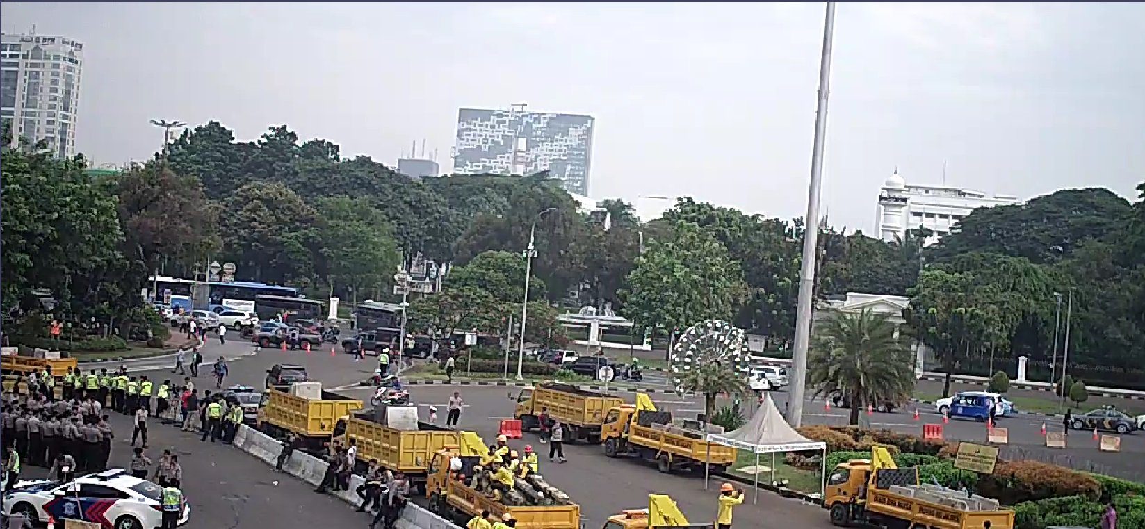 Lalu lintas di depan Istana Merdeka dan Jalan Medan Merdeka Barat, Jakarta Pusat, sebelum aksi demo pada Jumat pagi, 4 November 2016. Foto dari Twitter/@TMCPoldaMetro 