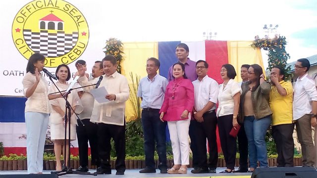 Robredo swears in Osmeña as Cebu City mayor