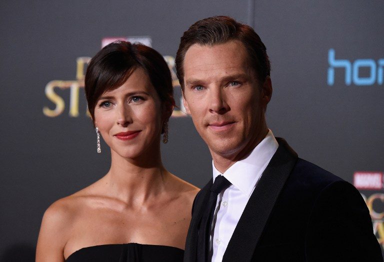 Benedict Cumberbatch bersama istrinya Sophie Hunter dalam gala premiere film terbaru Marvel "Doctor Strange" pada 20 Oktober di Hollywood, Los Angeles. Foto oleh Frazer Harrison/Getty Images/AFP  