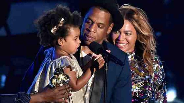 POWER FAMILY. Rapper and music mogul Jay-Z and daughter Blue Ivy Carter present the Michael Jackson Video Vanguard Award to  Beyonce. Photo by Michael Buckner/Getty Images/AFP