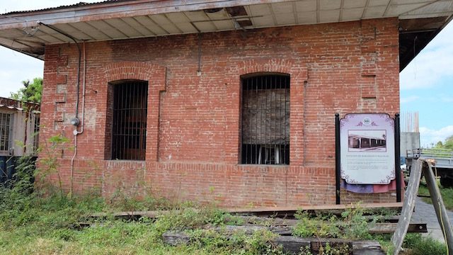 PRESERVED. The historical stations of the Philippine National Railways, like this one in Malolos, Bulacan, will be preserved. Photo by Katerina Francisco/Rappler  