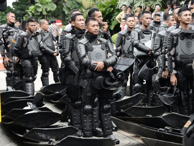 RIOT POLICE. Indonesian riot police are on standby in the compound of the Jakarta's governor office in Jakarta on November 4, 2016. Photo by Goh Chai Hin/ AFP 