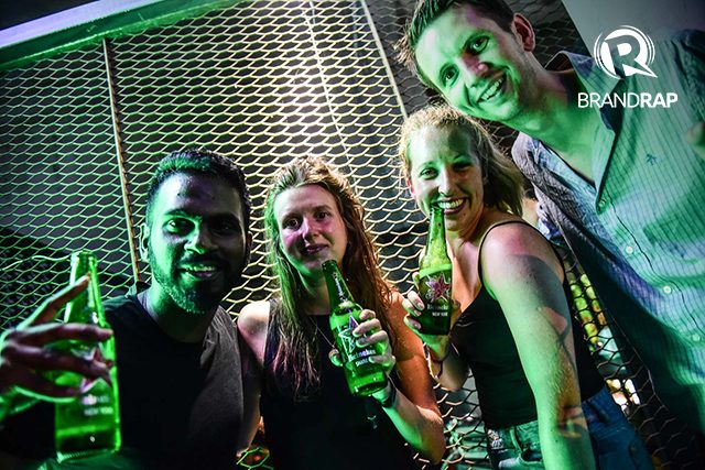 CHEERS TO MANILA. Attendees of the Open Manila enjoyed the revelery with cold bottles of Heineken beer. Photo by Alecs Ongcal/Rappler 