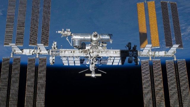 US astronauts fix stalled rail car during spacewalk
