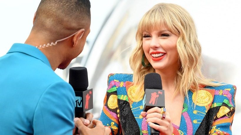 Taylor Swift promotes gay rights, Missy Elliott takes home Vanguard award at MTV VMAs 2019