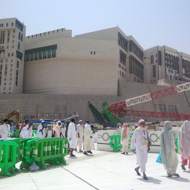 HAJI BERJALAN. Otoritas Arab Saudi mengatakan ibadah haji masih terus berlangsung meski ada insiden crane jatuh. Foto oleh Rappler 