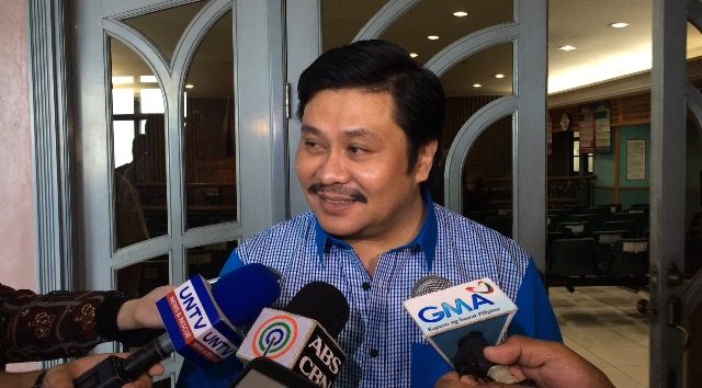 ALL SMILES. Former senator Jinggoy Estrada is in a good mood as he attends the scheduled pre-trial for his plunder charges related to the PDAF scam. Photo by Lian Buan/Rappler   