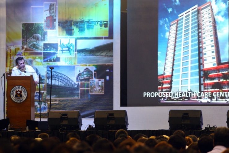 Erap: Debt-free Manila by 2015