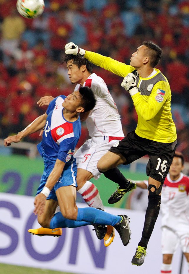 Azkals goalkeeper Patrick Deyto (R) tries to catch the ball during their round match against Laos. Photo by Luong Thai Linh/EPA