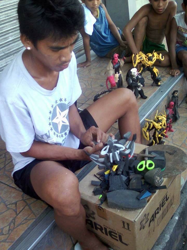CRAFT. Elmer Padilla went to Lotus Mall in Imus City, Cavite to sell his action figures. Photo by Adrian Soriano Bernabe 