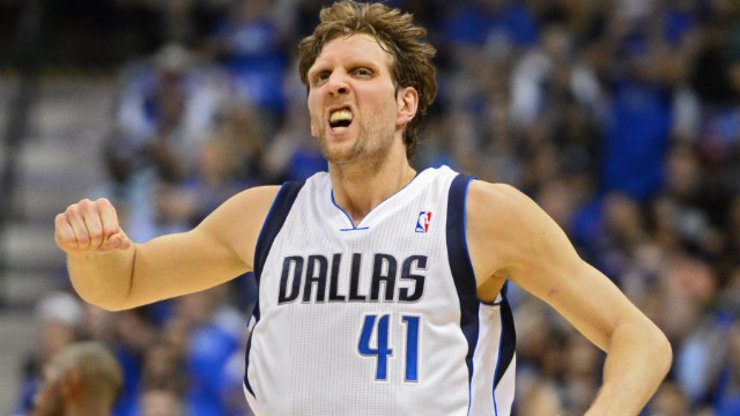 Dirk Nowitzki signs 3-year deal to stay in Dallas