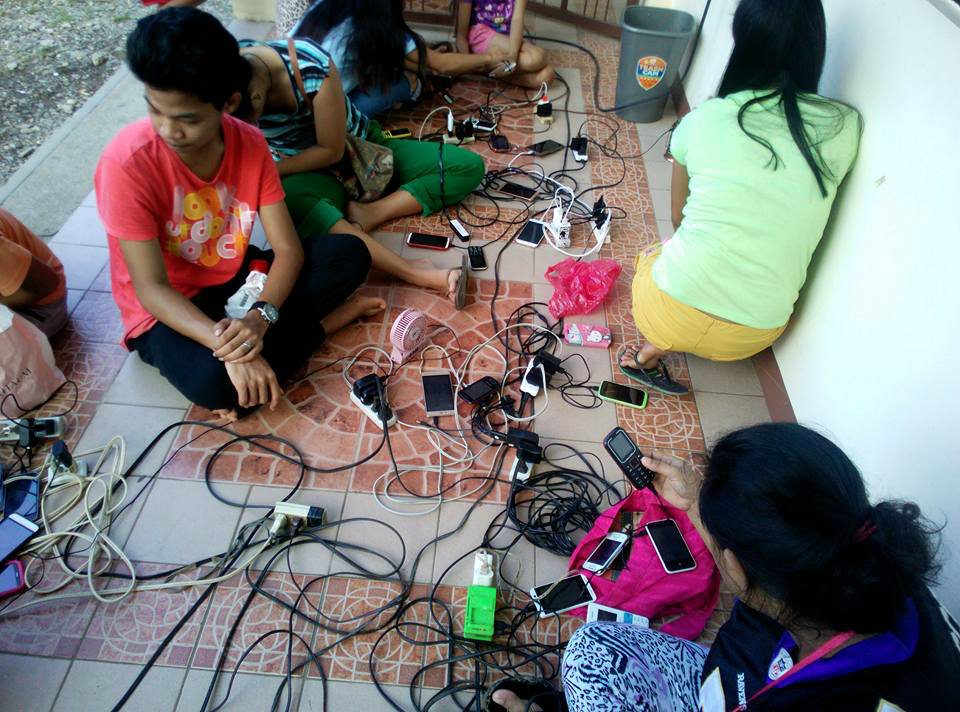 COMMUNICATION. Municipalities in Oriental Mindoro set up charging stations in the aftermath of Typhoon Nina 