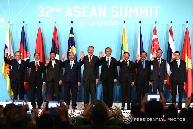 LOOK: ASEAN leaders’ ‘family photo’ at 32nd Summit in Singapore