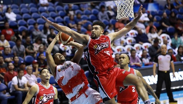 Alaska escapes for third straight win, boots out Phoenix