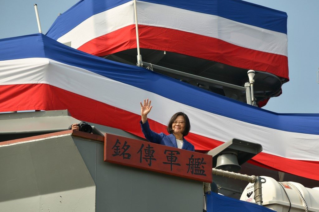 France bats away China anger over Taiwan arms deal