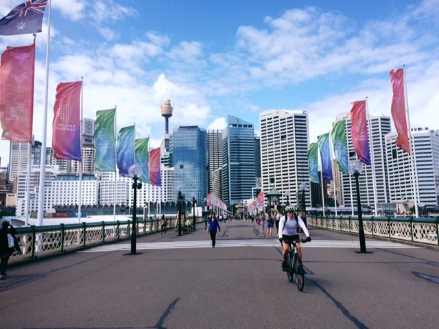 Kawasan Darling Harbour yang sangat ramah bagi pejalan kaki dan pengendara sepeda. Foto oleh Yetta Tondang/Rappler. 