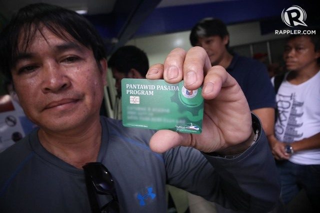 A paseenger jeep driver show his cashcard Pantawid Pampasada Program worth 5K for a year during distribution of the Card at the LTFRB on August 28, 2018. Photo by DARREN LANGIT 