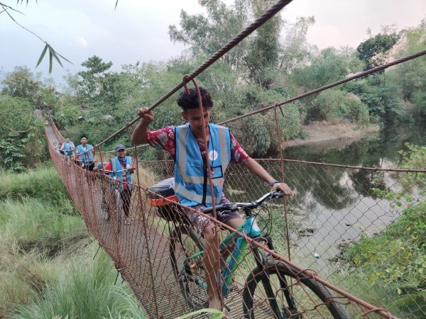 In Pangasinan, youth volunteers bike to answer community’s healthcare needs