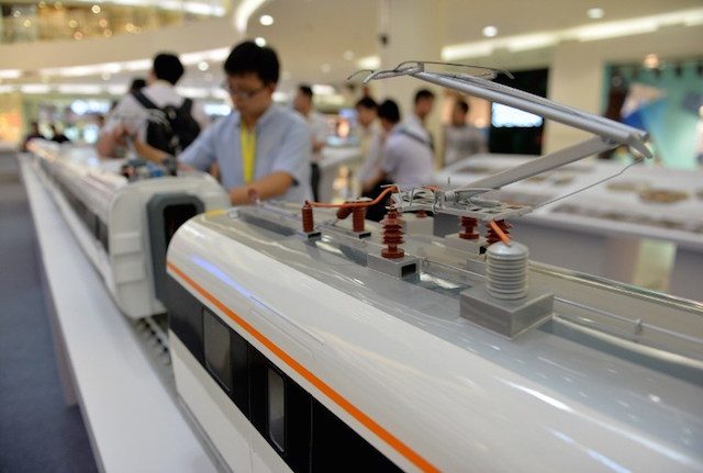 MODEL.  Jepang dan Tiongkok bersaing ketat untuk proyek kereta api.  Foto oleh Bay Ismoyo/AFP  