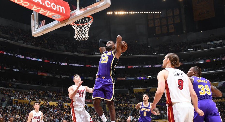 LeBron records career numbers as Lakers win 7th straight