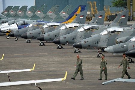 FOTO: Rayakan HUT ke-71, TNI AU gelar atraksi di udara