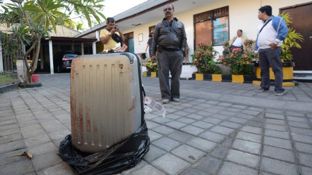 PACKED. This photo taken on August 12, 2014 shows the suitcase where the body of a woman was found inside. AFP PHOTO / Sonny Tumbelaka 