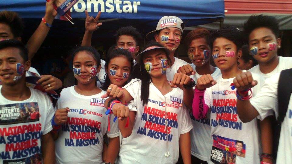 FACE PAINT. Durterte youth supporters show off their face paint for the presidential debate in Pangasinan. Photo by Sienna Meneses  