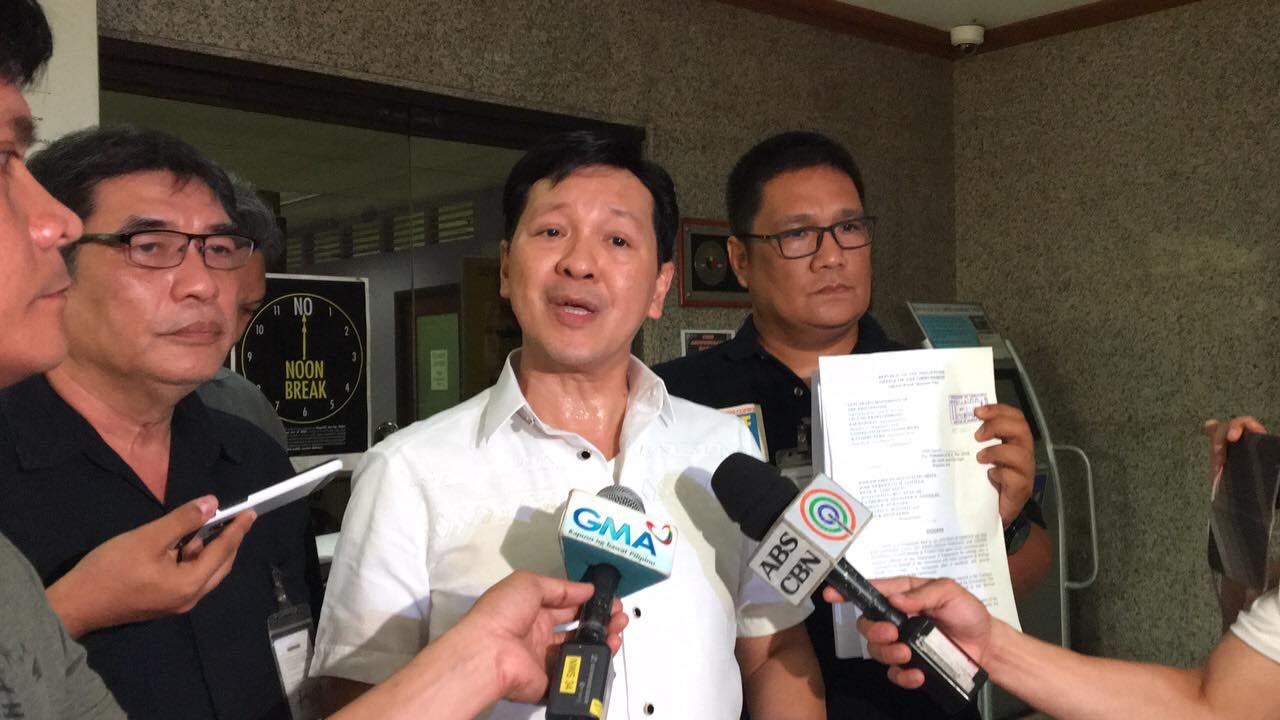 TRAIN OF PROBLEMS. Former MRT3 General Manager Al Vitangcol III, who was dismissed over an anomalous train contract, leads the filing of a graft complaint on May 5, 2017 against former Transportation officials in another train contract mess. Photo by Rappler 