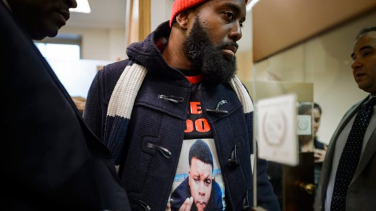 Father of slain teen urges calm in US town of Ferguson