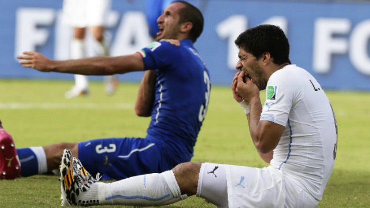World Cup: Controversy as Uruguay’s Suarez bites Italy’s Chiellini