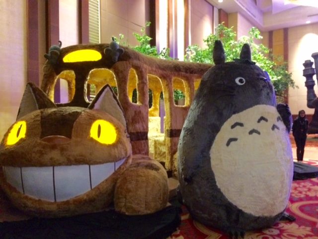 TOTORO. Pengunjung eksibisi bisa menaiki Catbus dan berfoto bersama Totoro. Foto oleh Yetta Tondang/Rappler 
