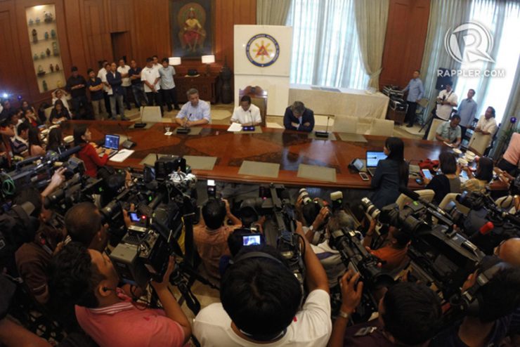 HIS TERMS. Vice President Binay responds to allegations he got kickbacks but on his own terms: a press briefing at his office. Photo by Franz Lopez/Rappler 